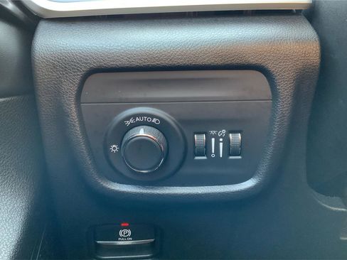 Used 2023 Jeep Grand Cherokee L Laredo image 17