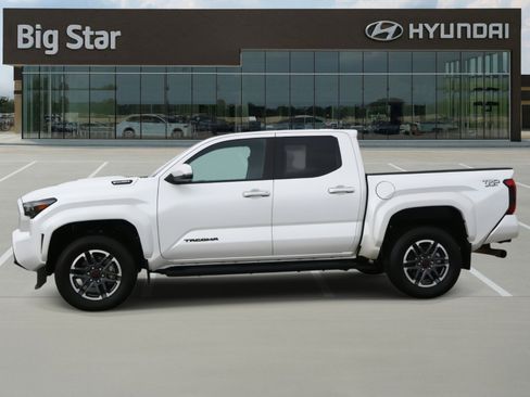 Used 2024 Toyota Tacoma TRD Sport w/ TRD Sport Upgrade Package image 2