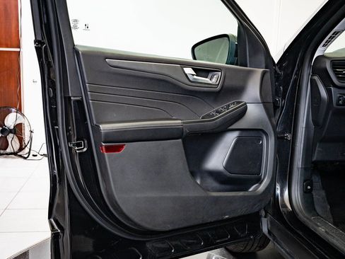 Used 2024 Ford Escape SE w/ Class II Trailer Tow Package image 25