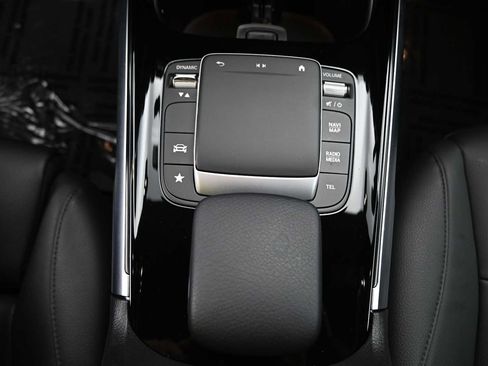 Used 2022 Mercedes-Benz GLB 250 image 15