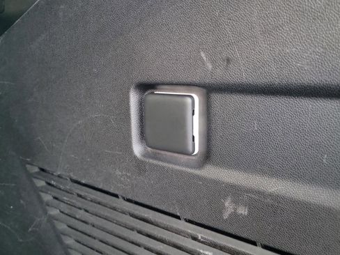 Used 2024 Chevrolet Suburban LT image 11