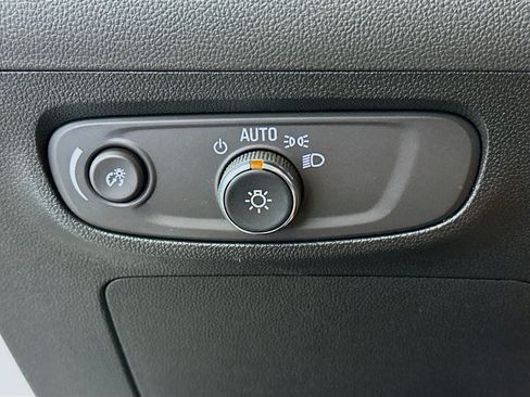 Used 2025 Buick Encore GX Preferred AWD/4WD image 17