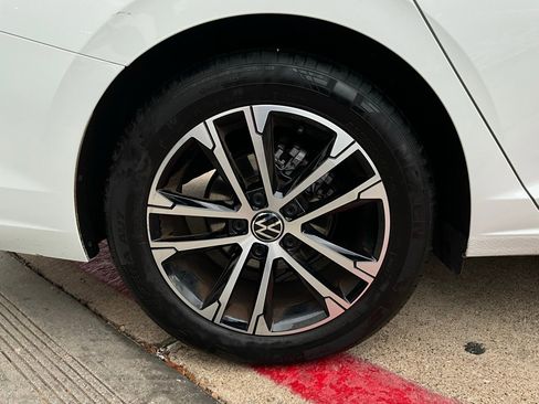 Used 2025 Volkswagen Jetta Sport image 8