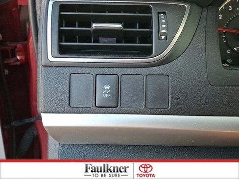 Used 2017 Toyota Camry SE image 23