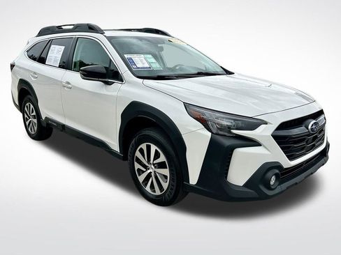 Used 2025 Subaru Outback Premium AWD/4WD image 3