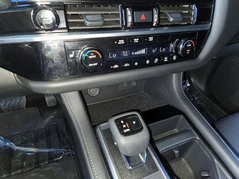 Certified 2025 Nissan Pathfinder SV image 21