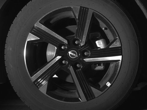 Used 2025 Nissan Sentra SV image 13