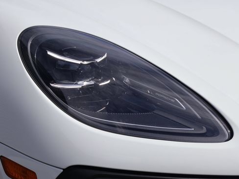 Used 2024 Porsche Macan AWD/4WD image 13