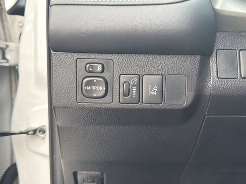 Used 2017 Toyota RAV4 Limited image 23