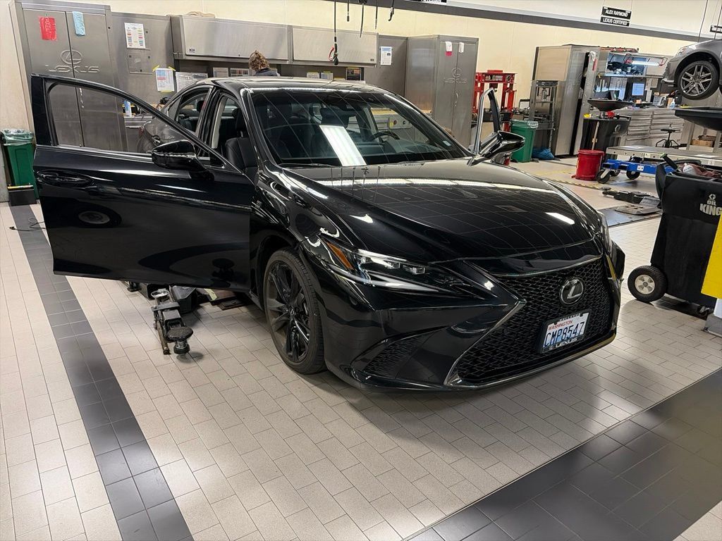Certified 2024 Lexus ES 250 w/ Accessory Package (Z2) AWD/4WD image 1