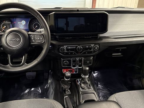 Used 2025 Jeep Gladiator Willys image 15