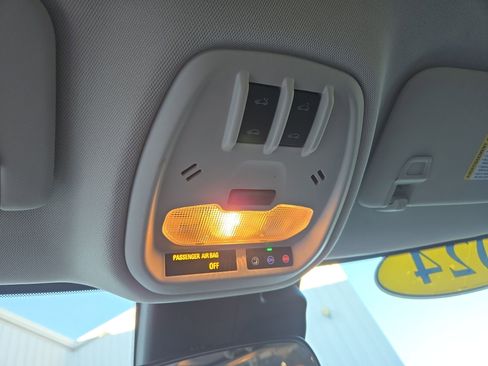 Used 2024 Chevrolet Trax ACTIV w/ Sunroof Package image 27