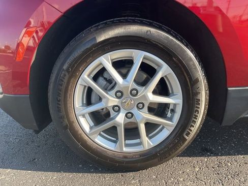 Used 2024 Chevrolet Equinox LT w/ LPO, Floor Liner Package FWD image 18