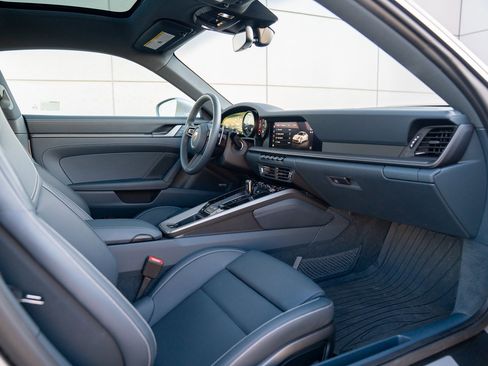 Used 2017 Porsche 911 Carrera image 23