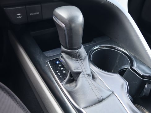 Used 2019 Toyota Camry SE w/ Audio Package FWD image 27
