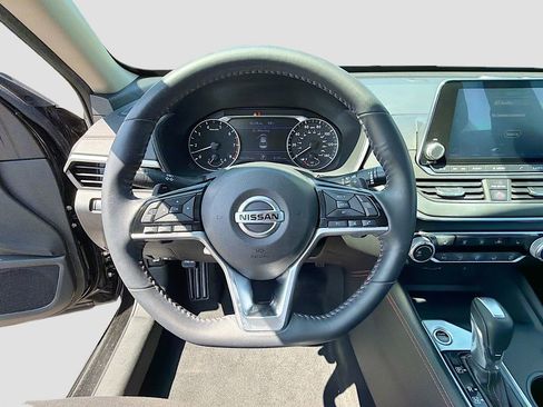 Used 2020 Nissan Altima 2.5 SR w/ Premium Package FWD image 11