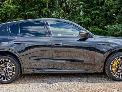 Used 2023 Maserati Grecale Modena AWD/4WD image 6