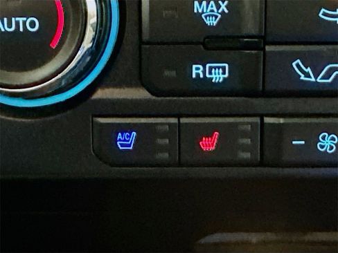 Used 2015 Ford F150 Lariat image 24