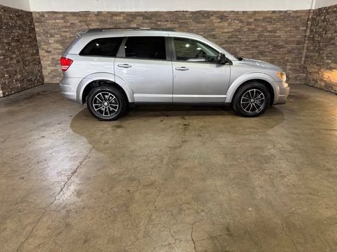 Used 2018 Dodge Journey SE w/ Blacktop Package FWD image 9