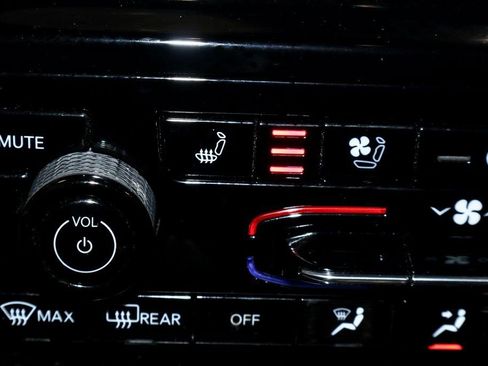 Used 2023 Jeep Grand Cherokee Overland image 5