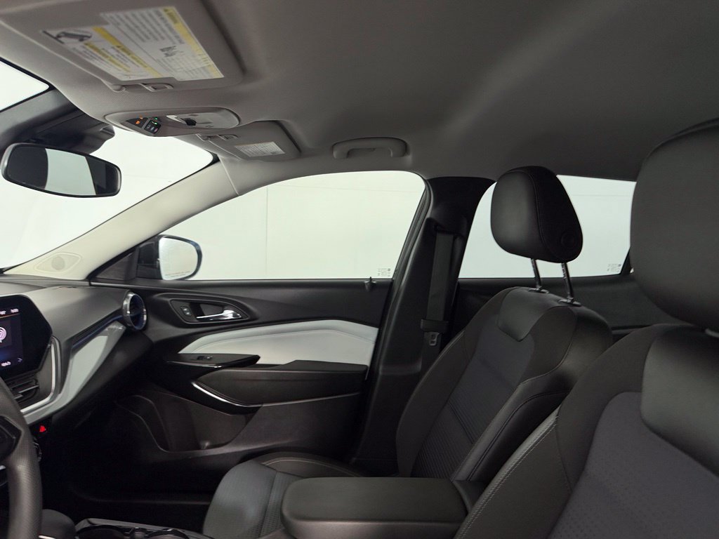 Used 2025 Chevrolet Trax LT FWD image 16