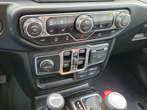 Used 2023 Jeep Gladiator Sport AWD/4WD image 16
