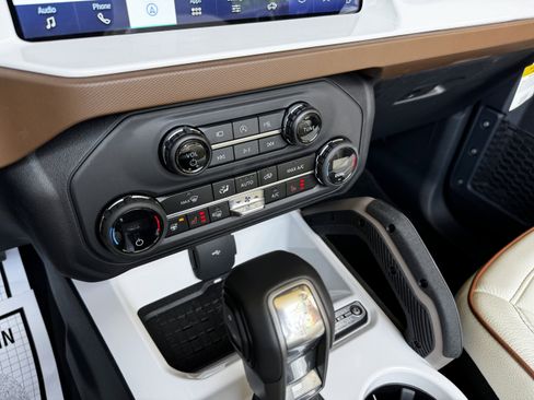 Used 2024 Ford Bronco Outer Banks image 39