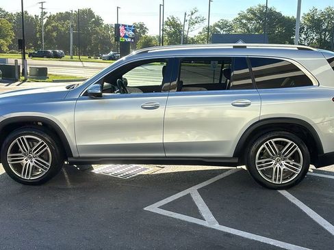 Used 2025 Mercedes-Benz GLS 450 4MATIC image 3