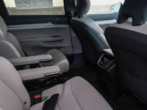 New 2025 Volvo EX90 Plus image 16