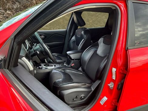 Used 2017 Jeep Cherokee Trailhawk w/ Comfort/Convenience Group image 24