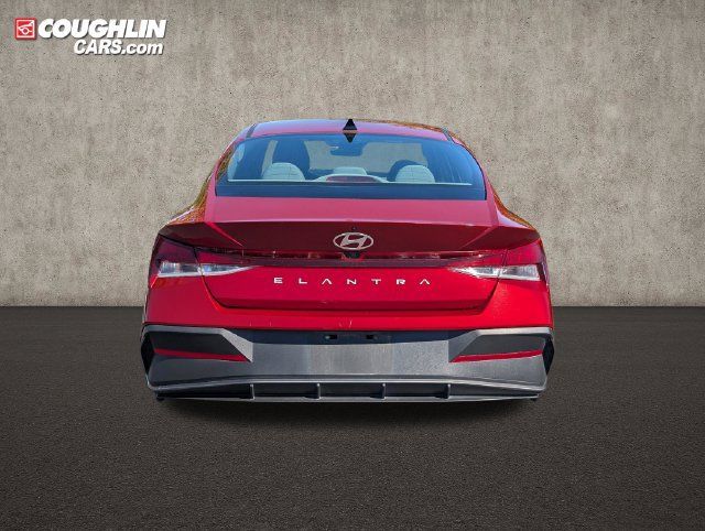 Certified 2024 Hyundai Elantra SEL FWD image 6