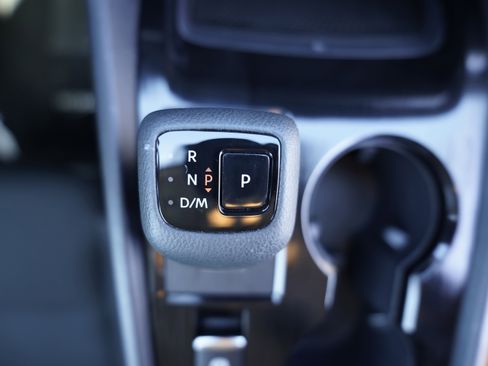 Used 2024 Nissan Rogue S image 28