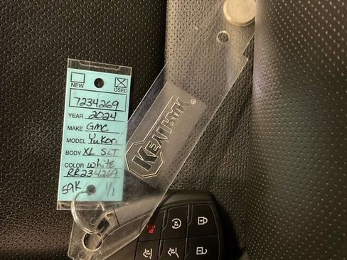 Used 2024 GMC Yukon XL SLT image 37