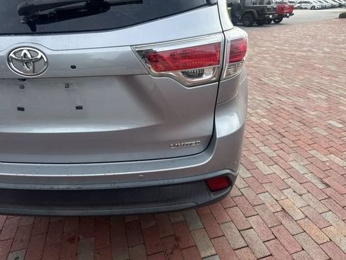 Used 2014 Toyota Highlander Limited FWD image 12