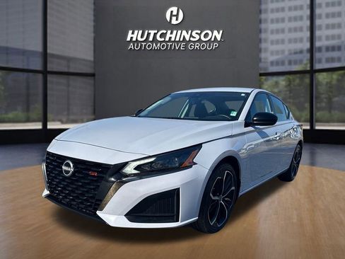 Used 2025 Nissan Altima 2.5 SR image 7