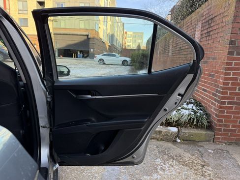 Used 2019 Toyota Camry LE image 13