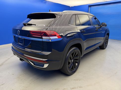 Used 2023 Volkswagen Atlas Cross Sport SE FWD image 7