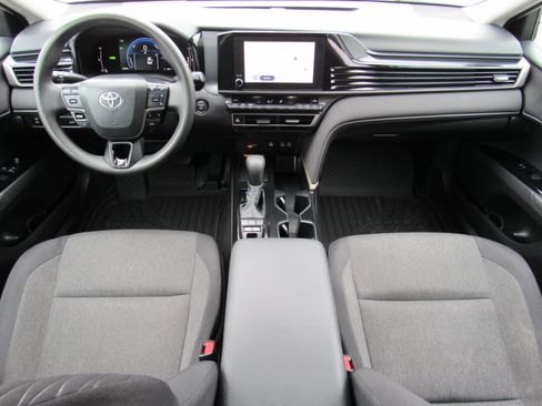 Used 2025 Toyota Camry LE FWD image 33