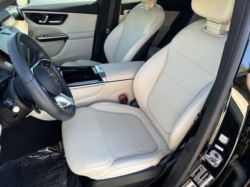 Used 2024 Mercedes-Benz GLC 300 4MATIC image 21