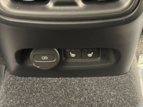 Used 2023 Volvo C40 P8 Recharge Ultimate image 31
