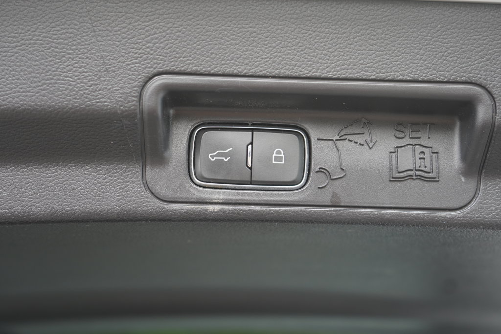 Used 2022 Ford Explorer XLT AWD/4WD image 10