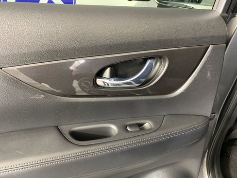 Used 2020 Nissan Rogue SV w/ Premium Package image 31