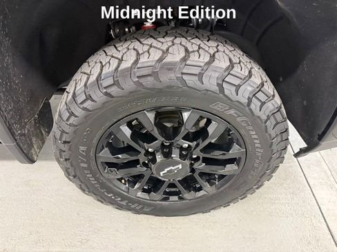 Used 2025 Chevrolet Silverado 2500 High Country w/ High Country Premium Package AWD/4WD image 5