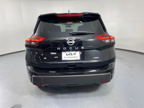 Used 2025 Nissan Rogue S image 5