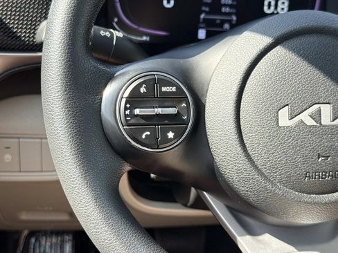 Used 2023 Kia Soul LX FWD image 10