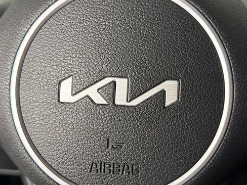 Used 2025 Kia Sportage SX image 23