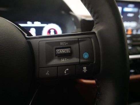 Used 2025 Nissan Pathfinder Platinum AWD/4WD image 19