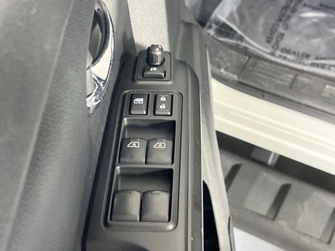 Used 2021 Nissan Titan PRO-4X w/ Pro-4x Convenience Package image 18