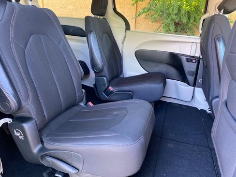 Used 2019 Chrysler Pacifica LX w/ Tire & Wheel Group FWD image 35