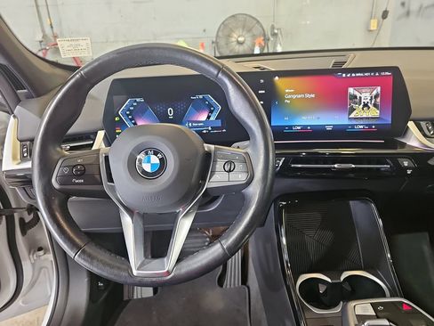 Used 2023 BMW X1 xDrive28i AWD/4WD image 16